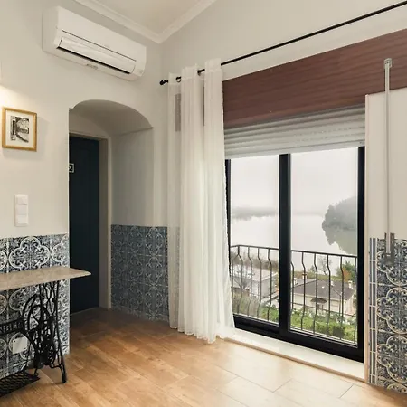 Casa Curva Do Rio Melres