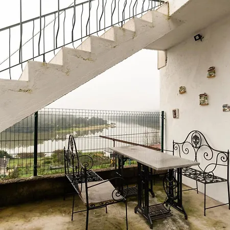 Casa Curva Do Rio * Melres