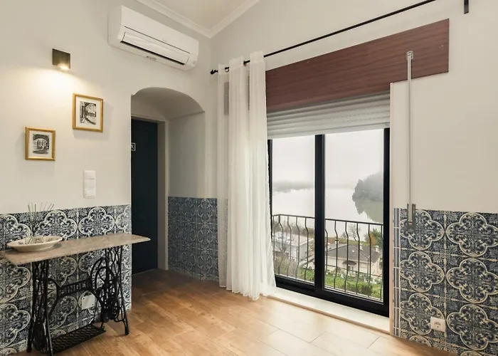 Casa Curva Do Rio Melres