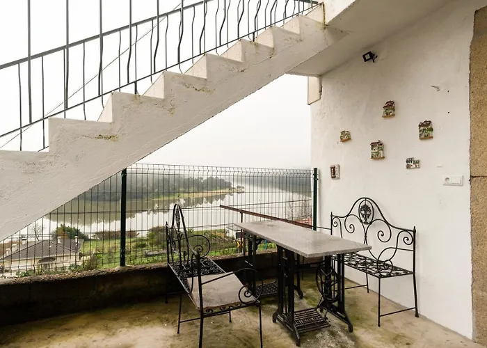 Casa Curva Do Rio * Melres